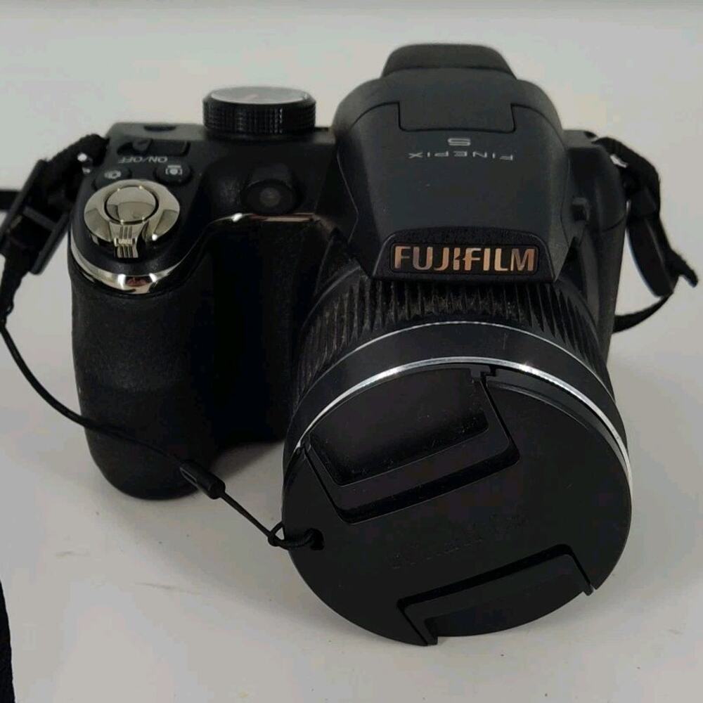 Fujifilm FinePix S3400 14.0MP 28x Zoom Digital Camera